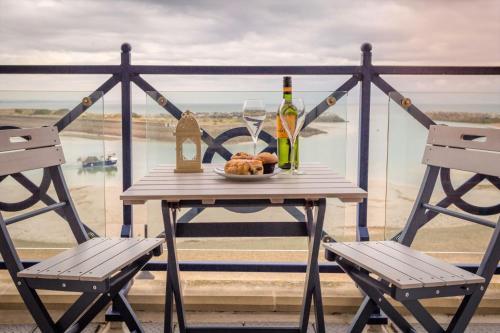 Seaviews Sovereign Harbour - Adults-Only Apartment