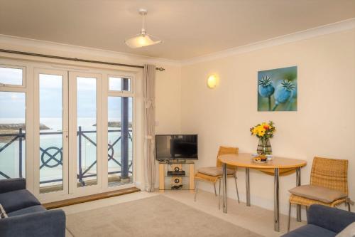 Picture of Seaviews Sovereign Harbour - Adults-Only Apartment