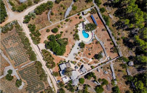 Awesome Home In Stari Grad With 2 Bedrooms, Wifi And Private Swimming Pool