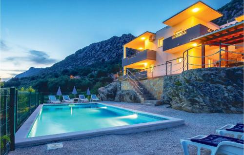  Three-Bedroom Holiday home Omis with an Outdoor Swimming Pool 08, Pension in Omiš