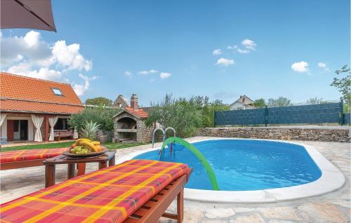 Beautiful Home In Oklaj With 3 Bedrooms, Wifi And Outdoor Swimming Pool - Oklaj