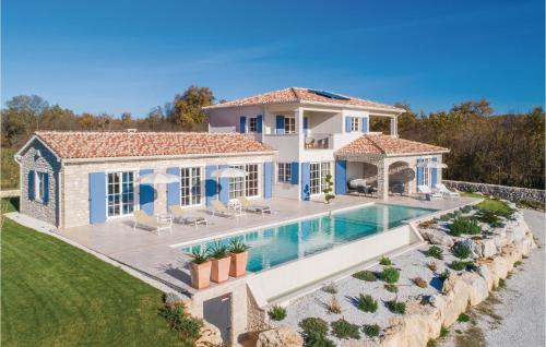 Beautiful home in Babudri with 5 Bedrooms, WiFi and Outdoor swimming pool