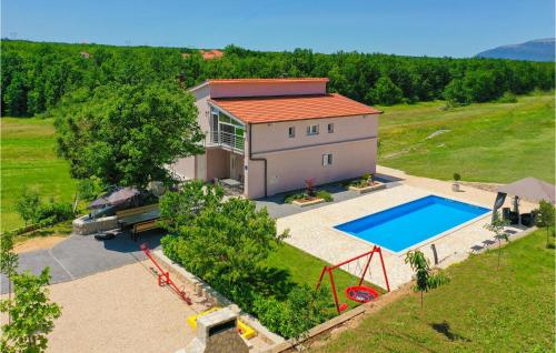  Six-Bedroom Holiday Home in Vinjani Gornji, Pension in Jovići