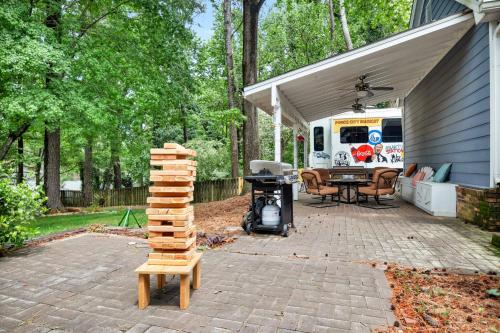 Tow-tally peachy Atlanta Themed Tiny House - Tucker