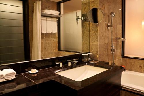 room detail thumbnail 2
