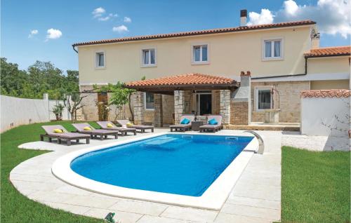 Beautiful home in Peruski with 4 Bedrooms, WiFi and Outdoor swimming pool - Peruški