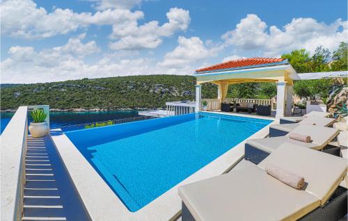 Beautiful home in Vinisce with 3 Bedrooms, WiFi and Outdoor swimming pool - Vinišće