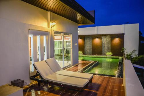 Swimming pool, The Vista Pool Villa in Tha Muang