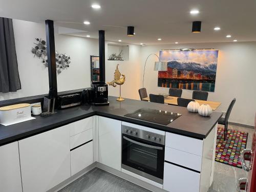 ห้องครัว, außergewöhnliche Kellerloft (außergewohnliche Kellerloft) in อาร์ซล