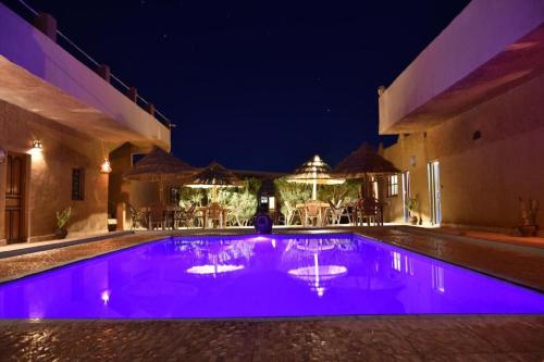 Úszómedence, L'homme Du Desert A Merzouga in Ksar Tanamouste