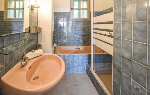 Stunning apartment in Avignon w/ WiFi and 2 Bedrooms - image 2