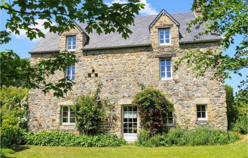 4 Bedroom Cozy Home In Monthuchon