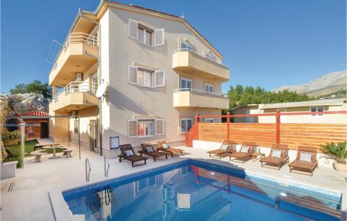 Awesome Home In Podstrana With 8 Bedrooms, Outdoor Swimming Pool And Jacuzzi - Podstrana