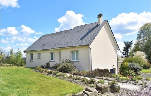 Nice home in Montchamp with 4 Bedrooms and WiFi - Location saisonnière - Valdallière