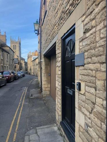 The Granary, lovely townhouse in central Stamford photo