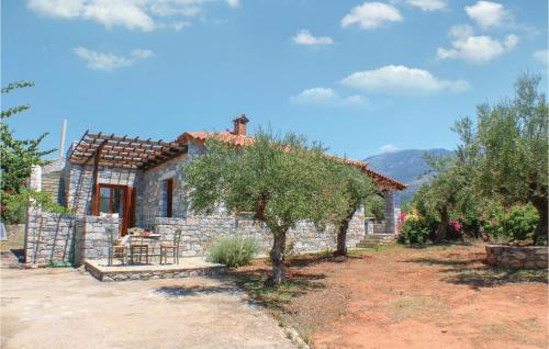  Three-Bedroom Holiday Home in Aghios Nikolaos in Agios Nikolaos