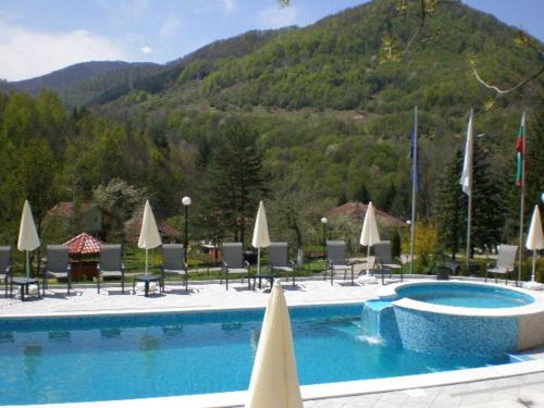 Peldbaseins, Hotel Perfect in Etropole