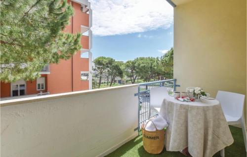  Amazing apartment in Lido di Fermo w/ WiFi and 1 Bedrooms, Pension in Lido di Fermo bei Molino di Monte Urano