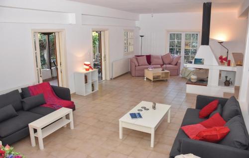  Four-Bedroom Holiday Home in Agios Vasilios in Áyios Vasílios