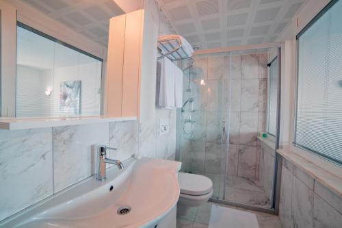 Sunset Villa Hotel - image 13