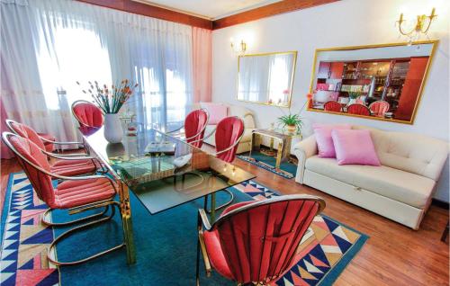  Awesome apartment in Rijeka with 5 Bedrooms and WiFi, Pension in Rijeka