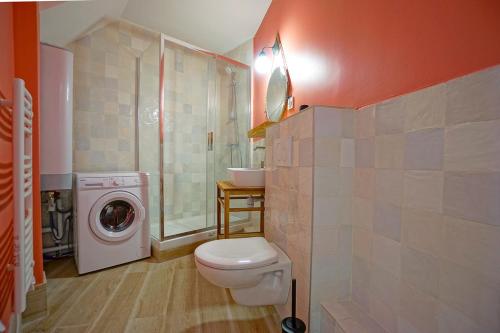 Beautiful Bright Apartment Near The Marais - image 14