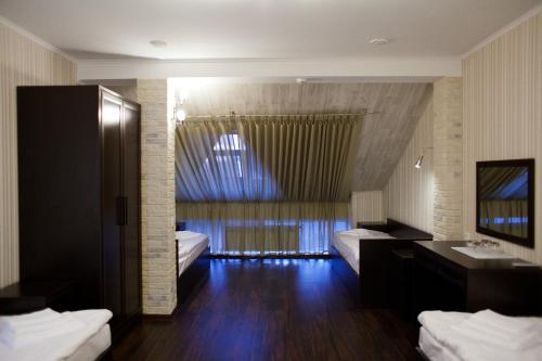 Parallel Hotel