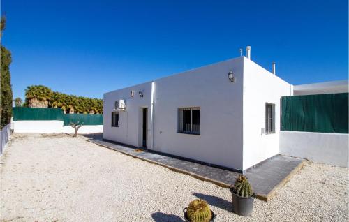 Nice home in Elche with Outdoor swimming pool, WiFi and 2 Bedrooms
