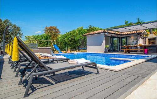 Stunning Home In Koromacno With 5 Bedrooms, Wifi And Outdoor Swimming Pool - Koromačno