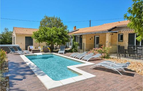 Amazing home in Eyragues with 4 Bedrooms, WiFi and Outdoor swimming pool - Eyragues