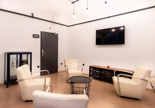 AdHoc Hostel 4