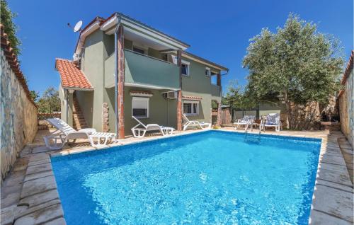 Awesome Home In Peroj With 4 Bedrooms, Wifi And Outdoor Swimming Pool - Peroj