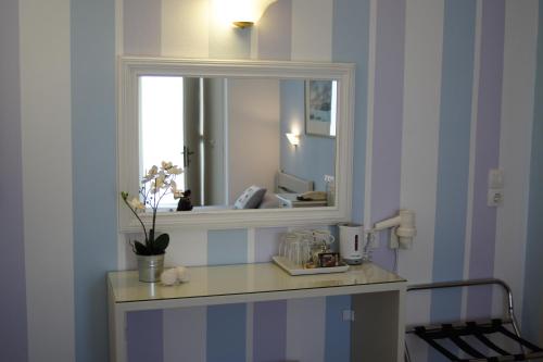 Hotel Cyclades - image 4