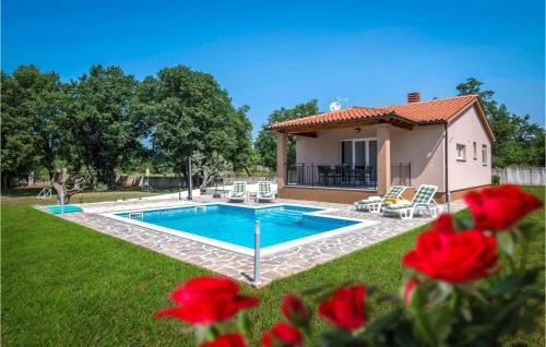 Beautiful Home In Vodnjan With Kitchen