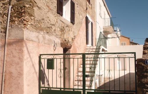 2 Bedroom Cozy Apartment In Pietranera