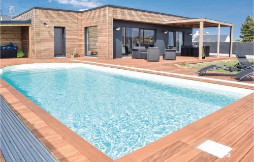 Gorgeous Home In Créances With Wifi