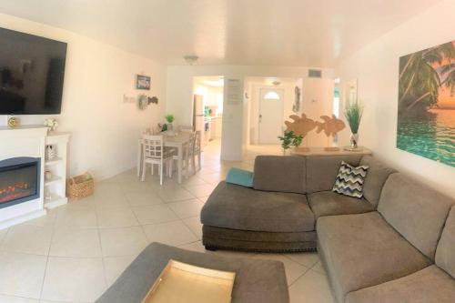 Bright and Beachy 2Bed 1Bath Home - Unit 210 in Cocoa Beach, USA