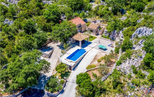  Stunning home in Mrcevo with 2 Bedrooms, WiFi and Private swimming pool in Mrčevo