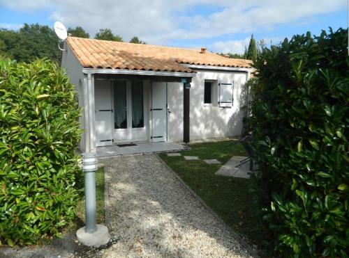 Maisonnette " Petit Closne Tranquille " gîte à louer Saint-Simon-de-Bordes