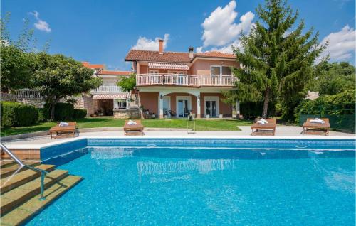 Awesome home in Imotski with 4 Bedrooms, Private swimming pool and Outdoor swimming pool - Imotski