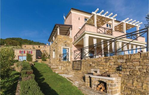 Amazing Home In Pasini With 4 Bedrooms, Internet And Outdoor Swimming Pool