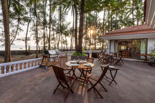 Casa Del Mer by StayVista - Nearby beach with, sea-view rooms & coconut farm - Kolad