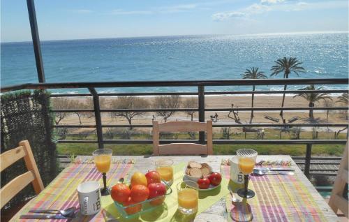 Amazing apartment in Pineda de Mar with 2 Bedrooms and WiFi - Apartment - Pineda de Mar