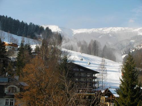  Modern Apartment in Schulstrasse Near Lake and Ski Lifts, Pension in Zell am See