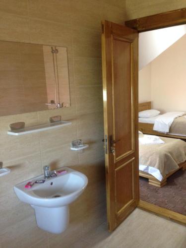 Hotel Adial – Adjud, IL
