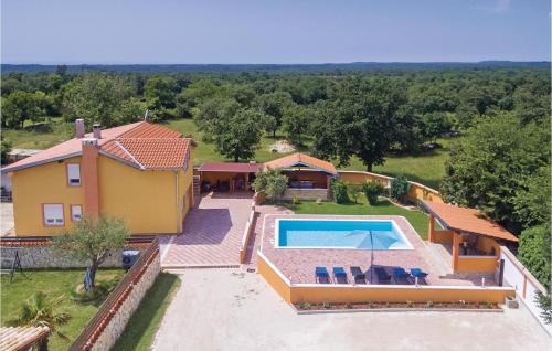 Awesome Home In Skicini With 4 Bedrooms, Wifi And Outdoor Swimming Pool - Juršići