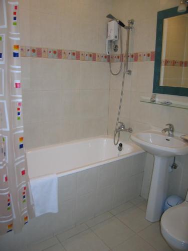 Apartment with Balcony image 4
