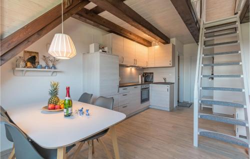 Beautiful apartment in Friedrichskoog-Spitze with WiFi and 2 Bedrooms