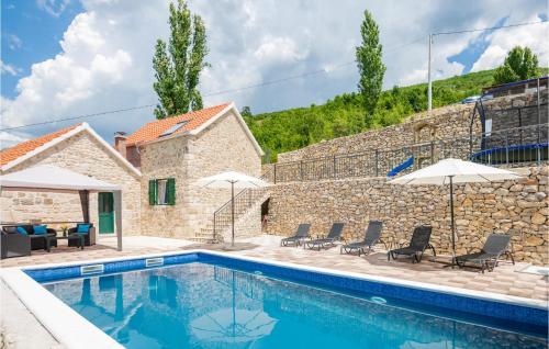 . Gorgeous Home In Ricice With Lake View