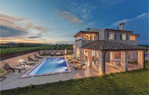Stunning home in Radeki Polje with 4 Bedrooms, WiFi and Outdoor swimming pool - Muntić